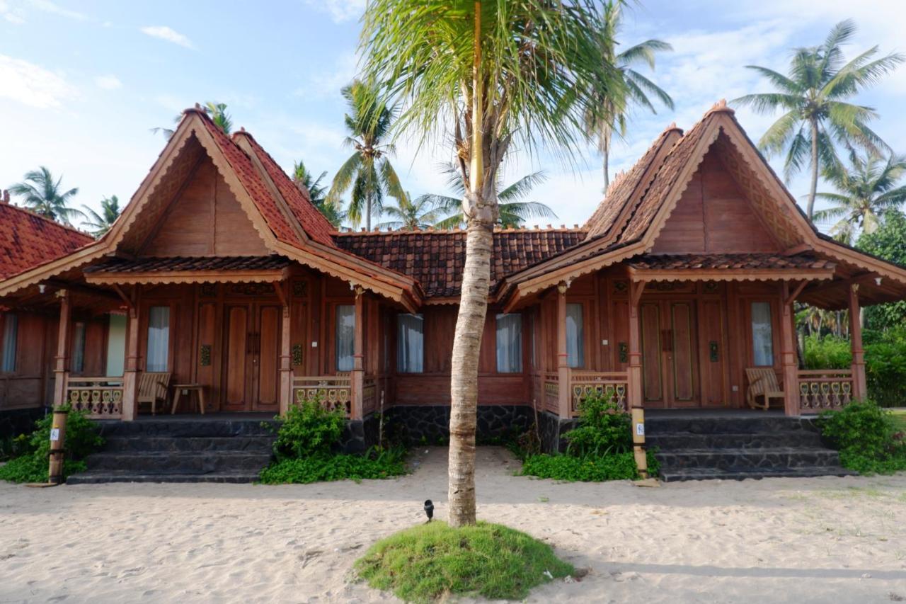 Blue Harbor Beachfront Villas & Resto Toyapakeh Exterior foto